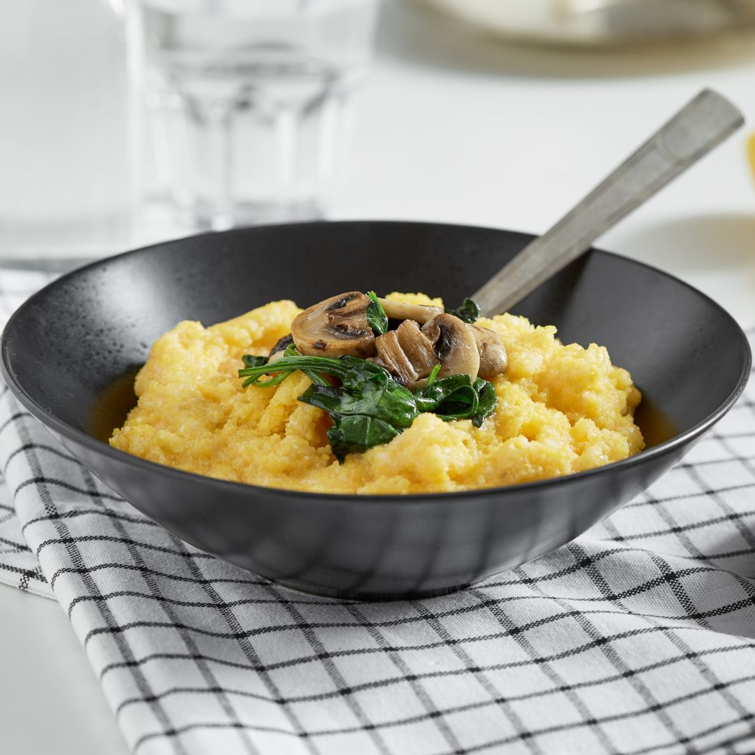 Polenta crémeuse au fromage de chèvre, épinards et champignons